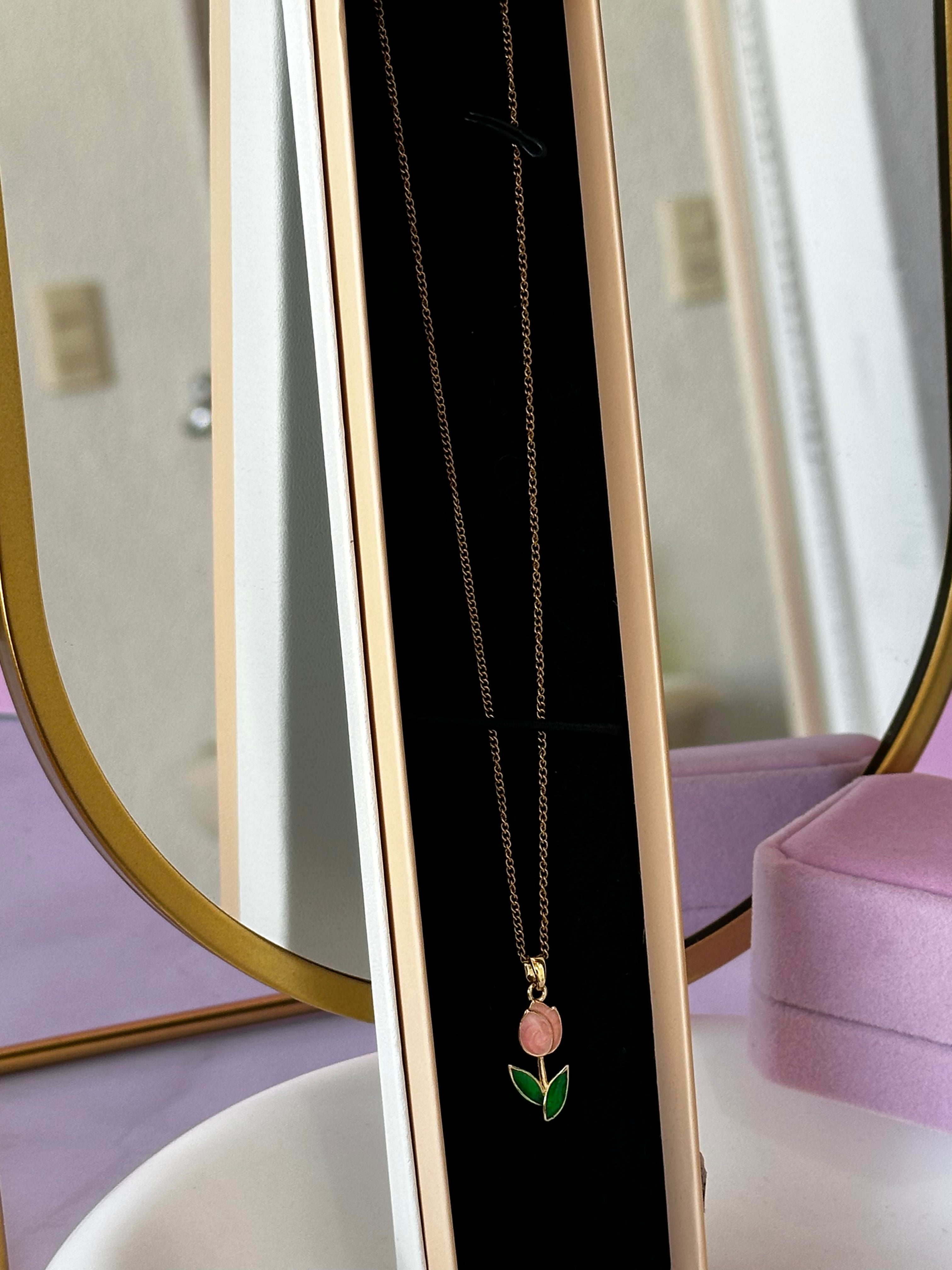 COLLAR CON DIGE DE TULIPÁN CHAPA DE ORO