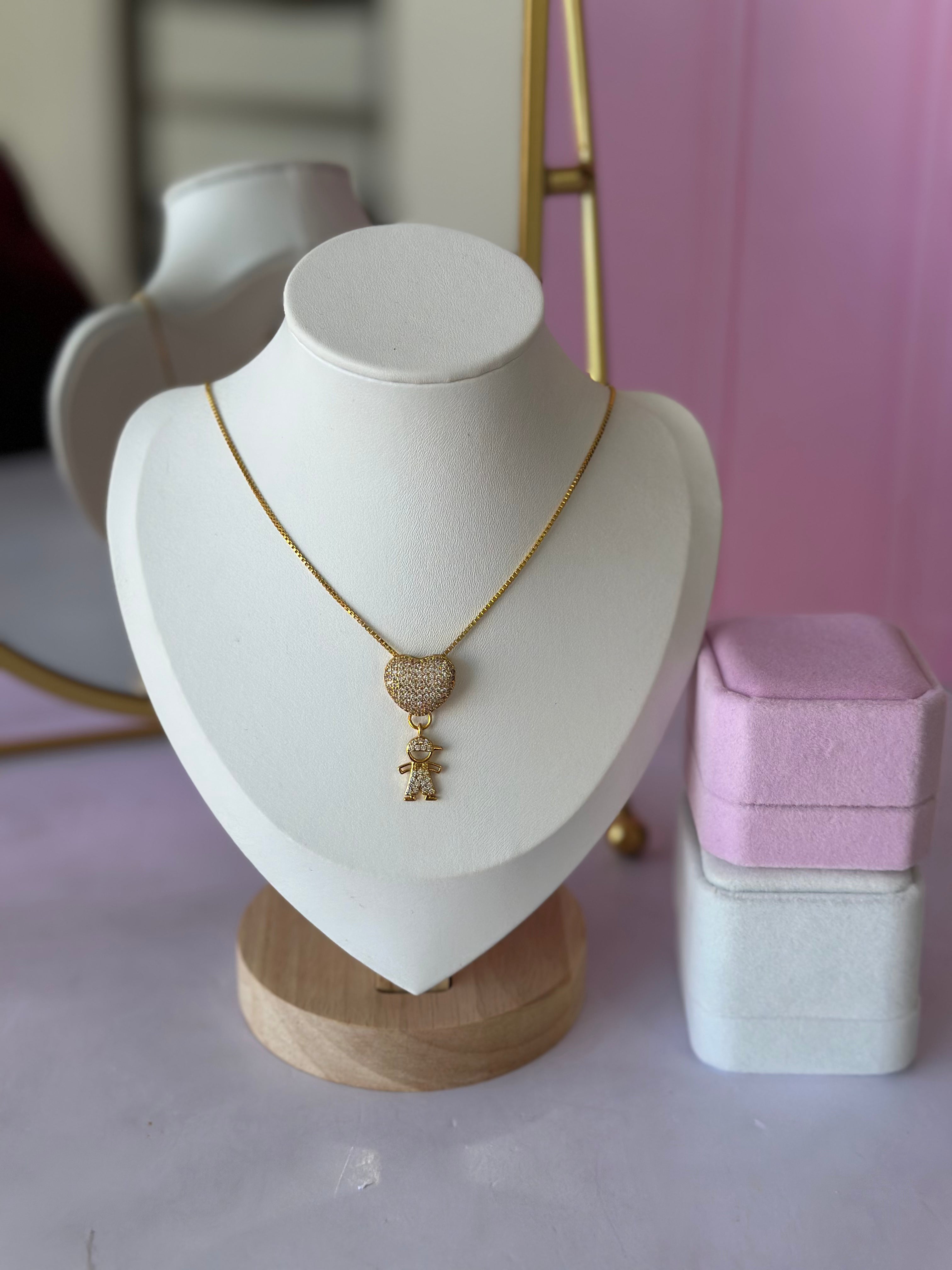 COLLAR CON DIGE DE NIÑO CHAPA DE ORO