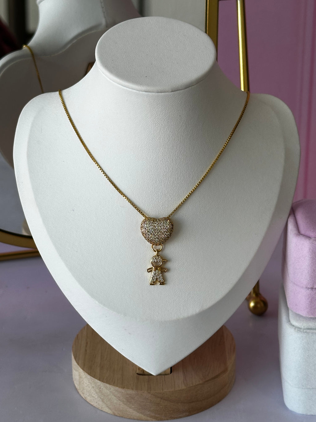 COLLAR CON DIGE DE NIÑO CHAPA DE ORO