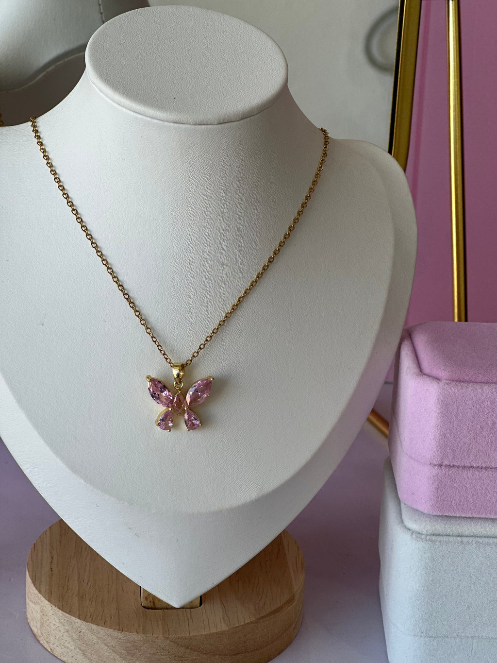 COLLAR CON DIGE DE MARIPOSA ROSA ACERO 316