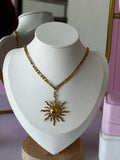 COLLAR CON DIGE DE SOL CHAPA DE ORO