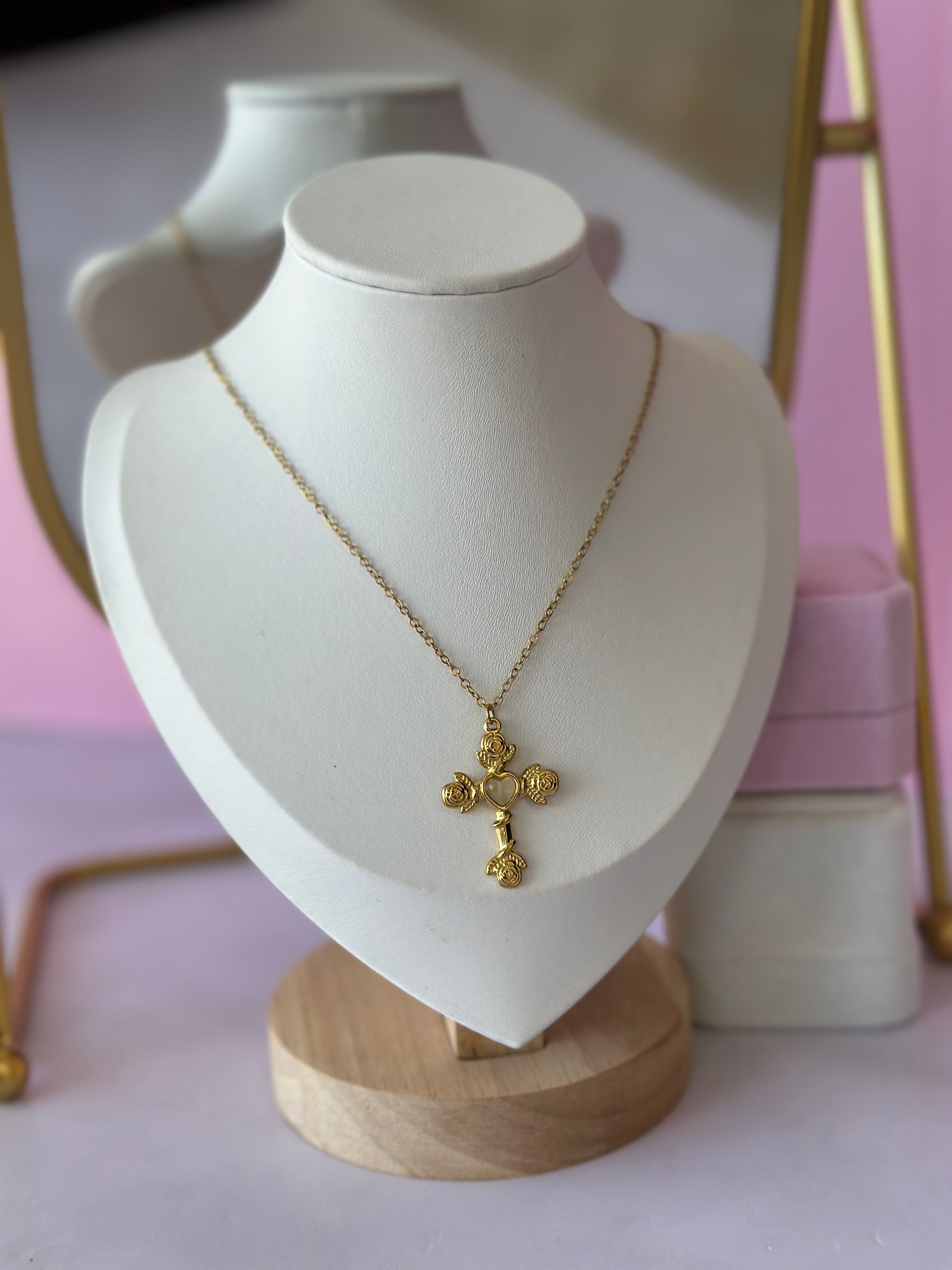 COLLAR CON DIGE DE CRUZ CON ROSAS ACERO 316