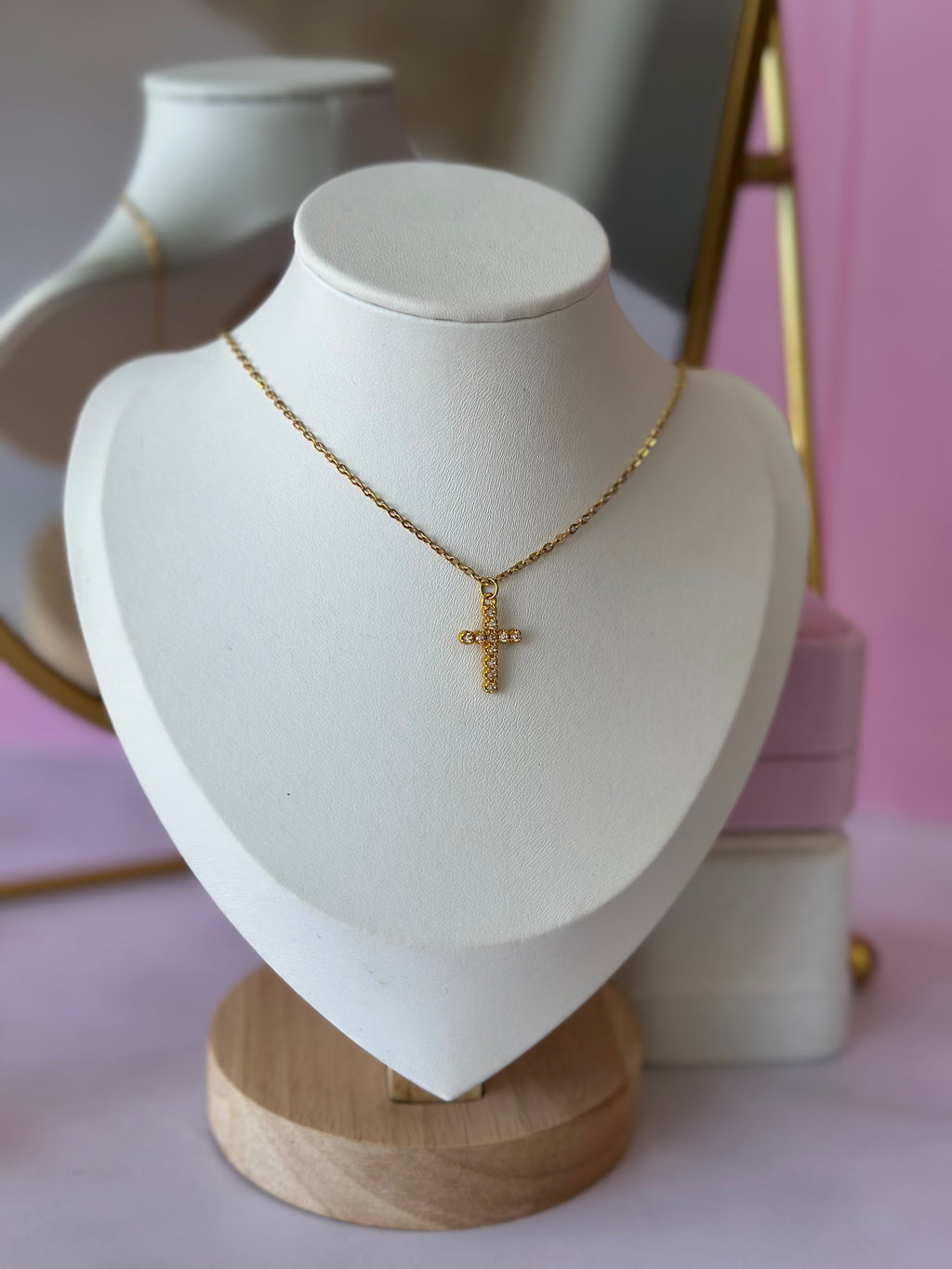 COLLAR CON DIGE DE CRUZ CHAPA DE ORO