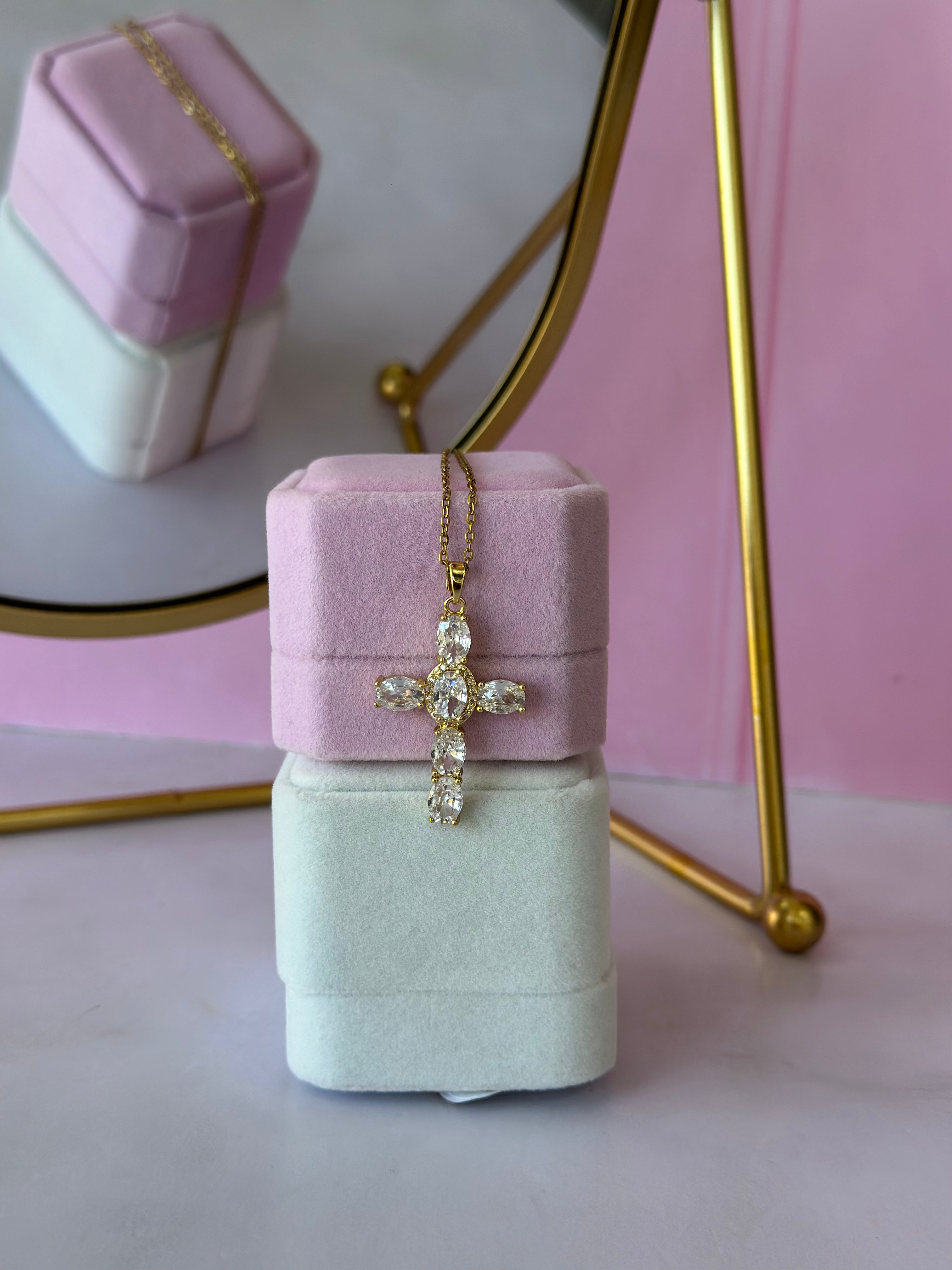 COLLAR CON DIGE DE DIAMANTES EN FORMA CRUZ ACERO 316