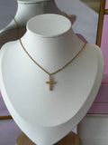 COLLAR CON DIGE DE CRUZ CHAPA DE ORO