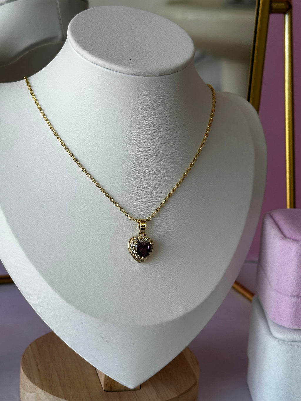 COLLAR CON DIGE DE CORAZÓN MORADO ACERO