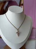 COLLAR DE CRUZ CON DIAMANTES BAÑADO EN ORO ROSA