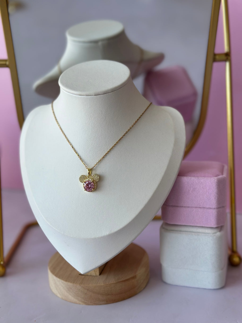 COLLAR CON DIGE DE MICKEY CON PIEDRA PRECIOSA CHAPA DE ORO