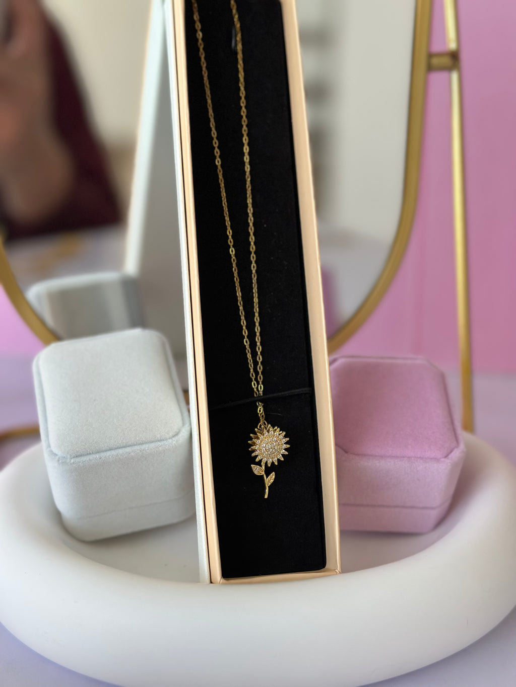 COLLAR CON DIGE DE GIRASOL GIRATORIO CHAPA DE ORO