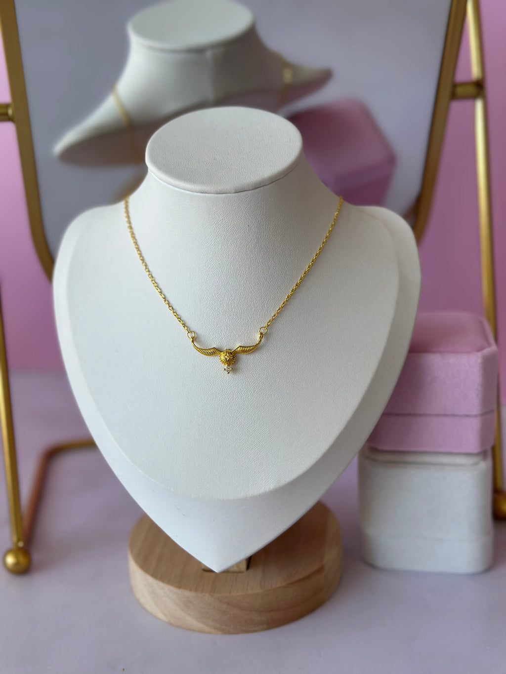COLLAR CON DIGE DE SNITCH DORADA DE HARRY POTTER ACERO 316