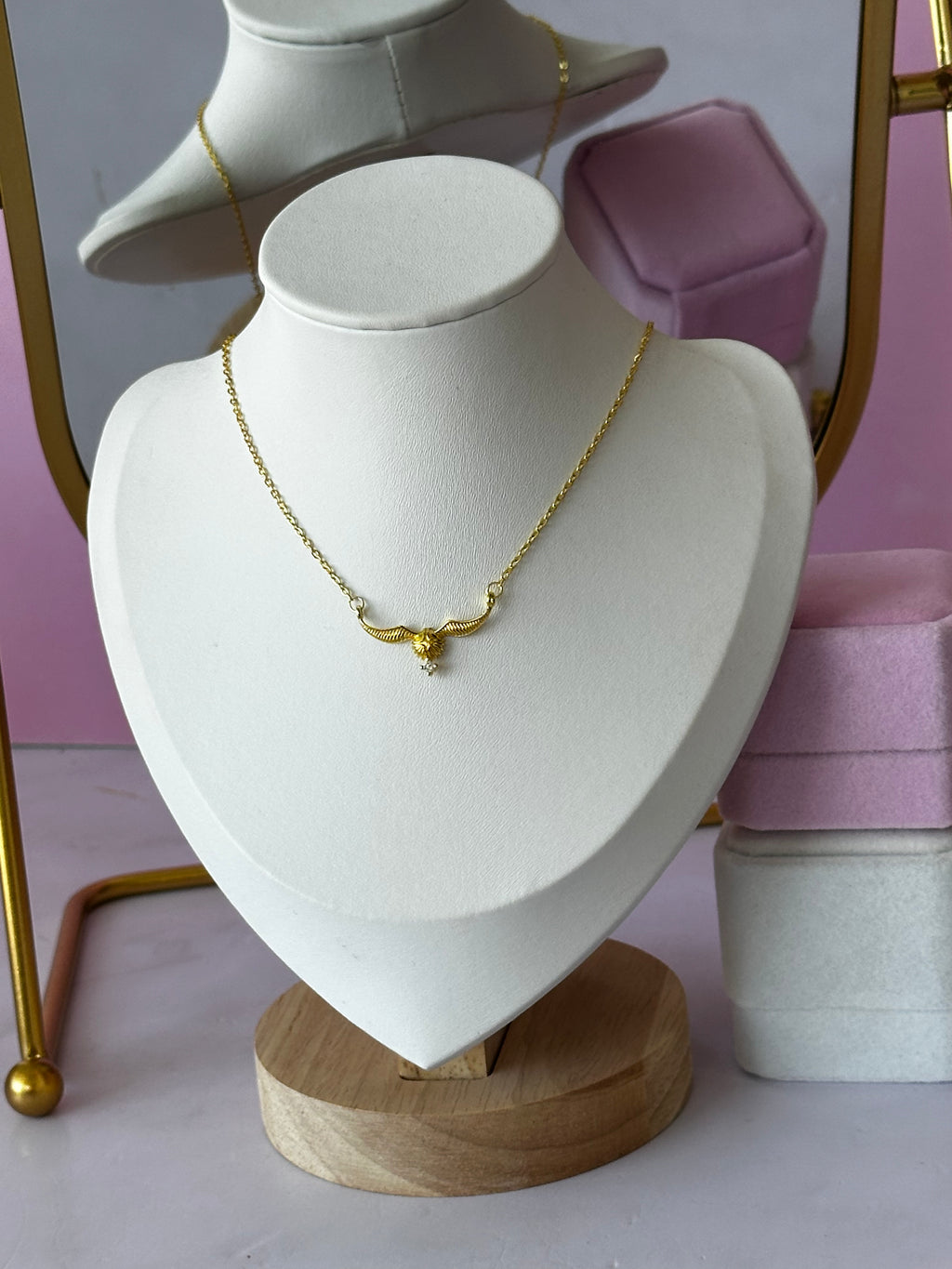 COLLAR CON DIGE DE SNITCH DORADA DE HARRY POTTER ACERO 316