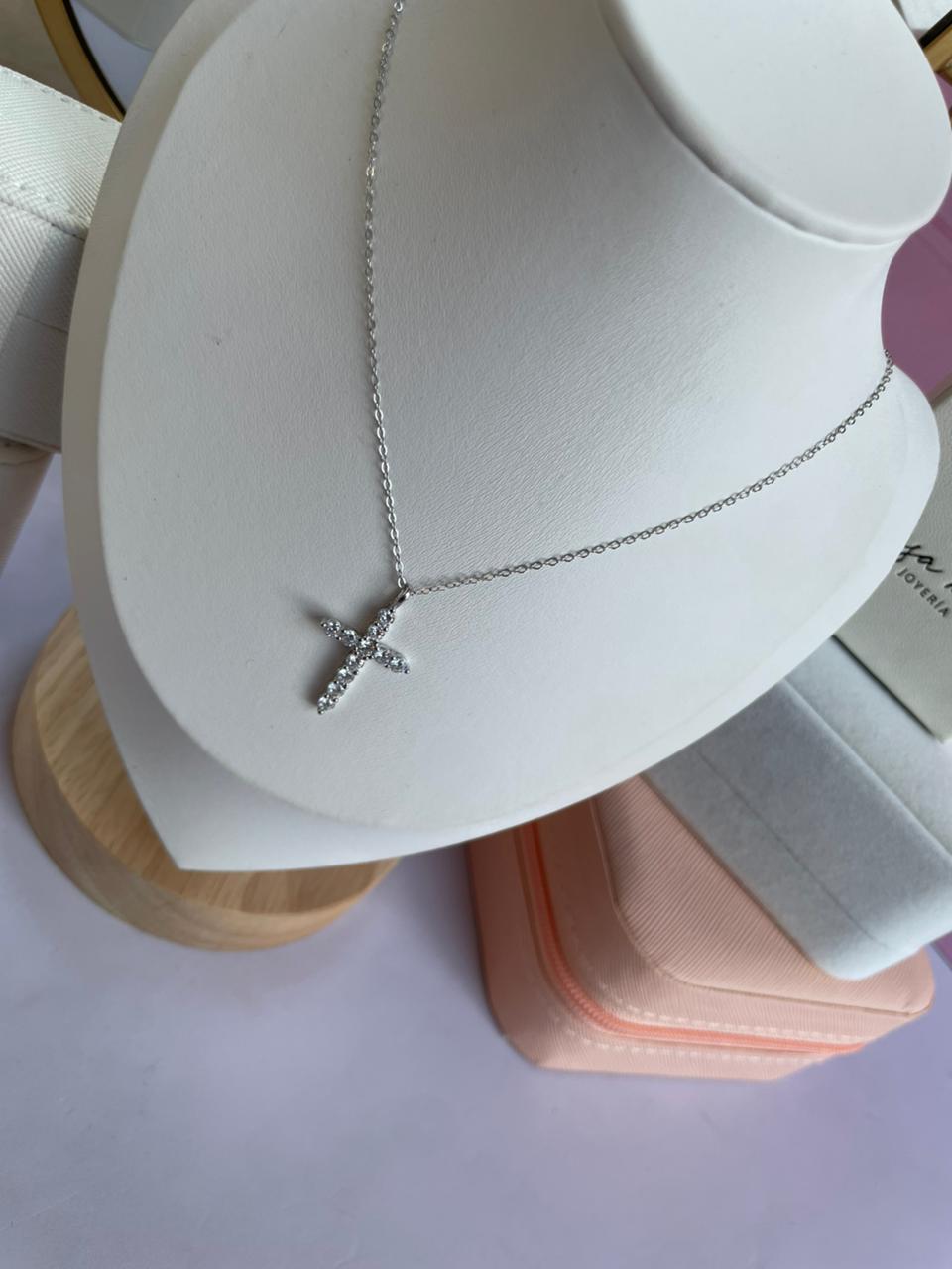 COLLAR CON DIJE DE CRUZ PLATA LEY 925